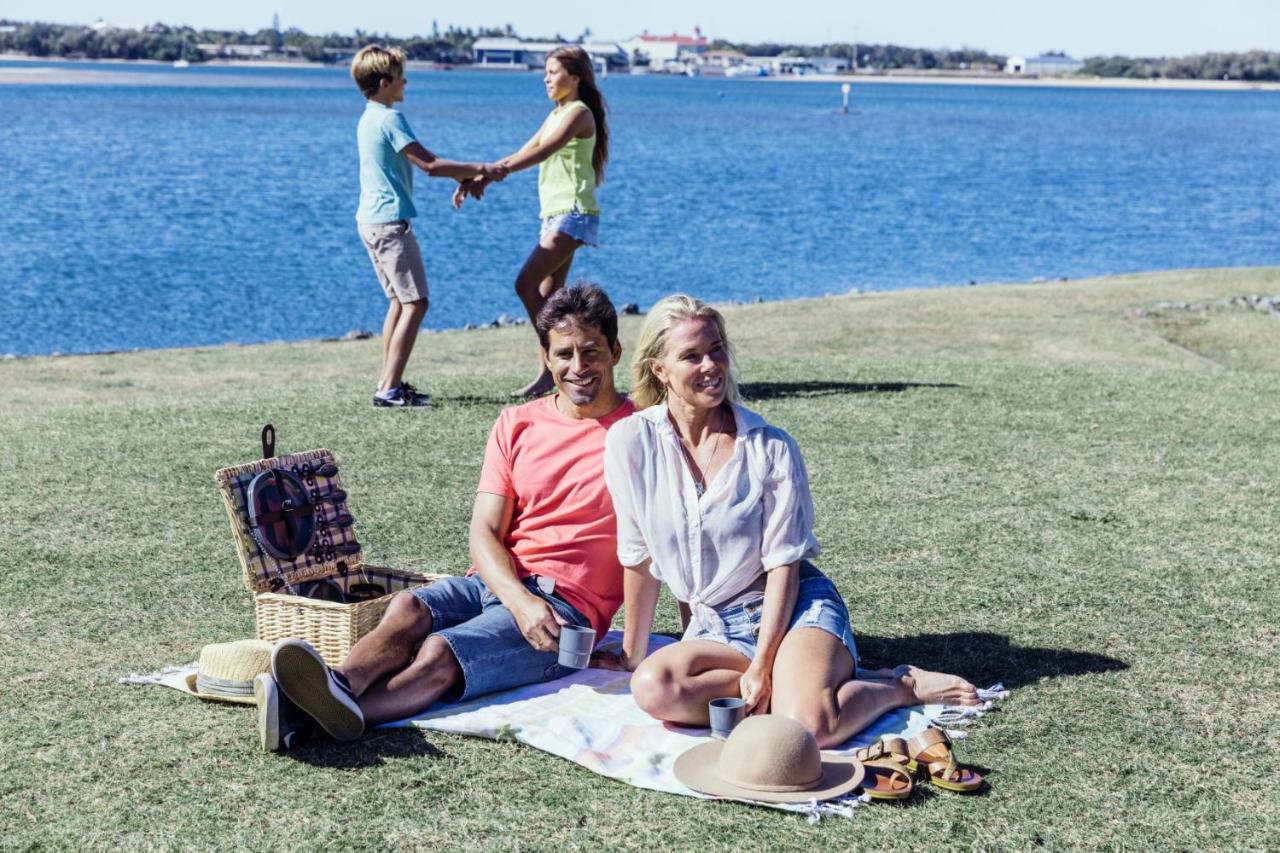 Sky Broadwater Apartments Southport ภายนอก รูปภาพ