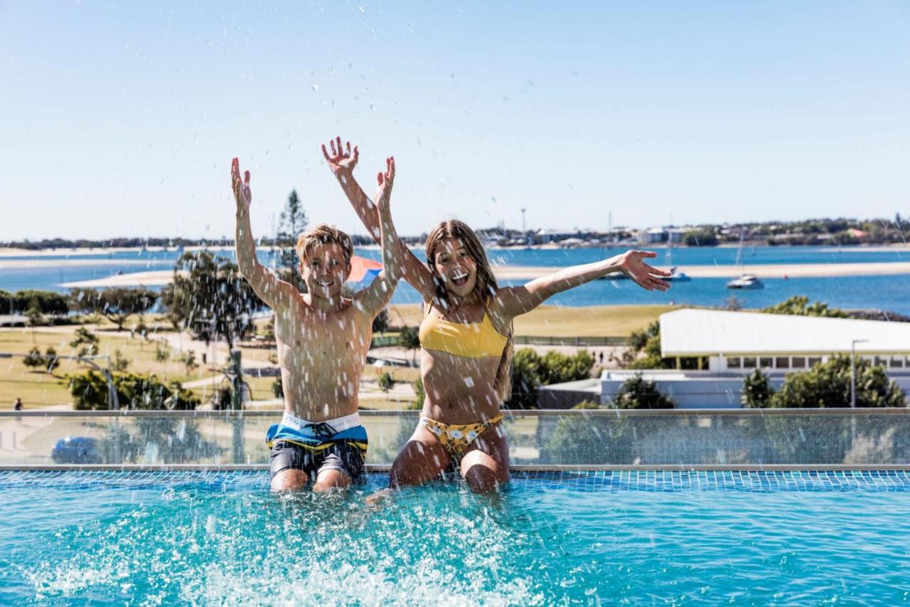 Sky Broadwater Apartments Southport ภายนอก รูปภาพ