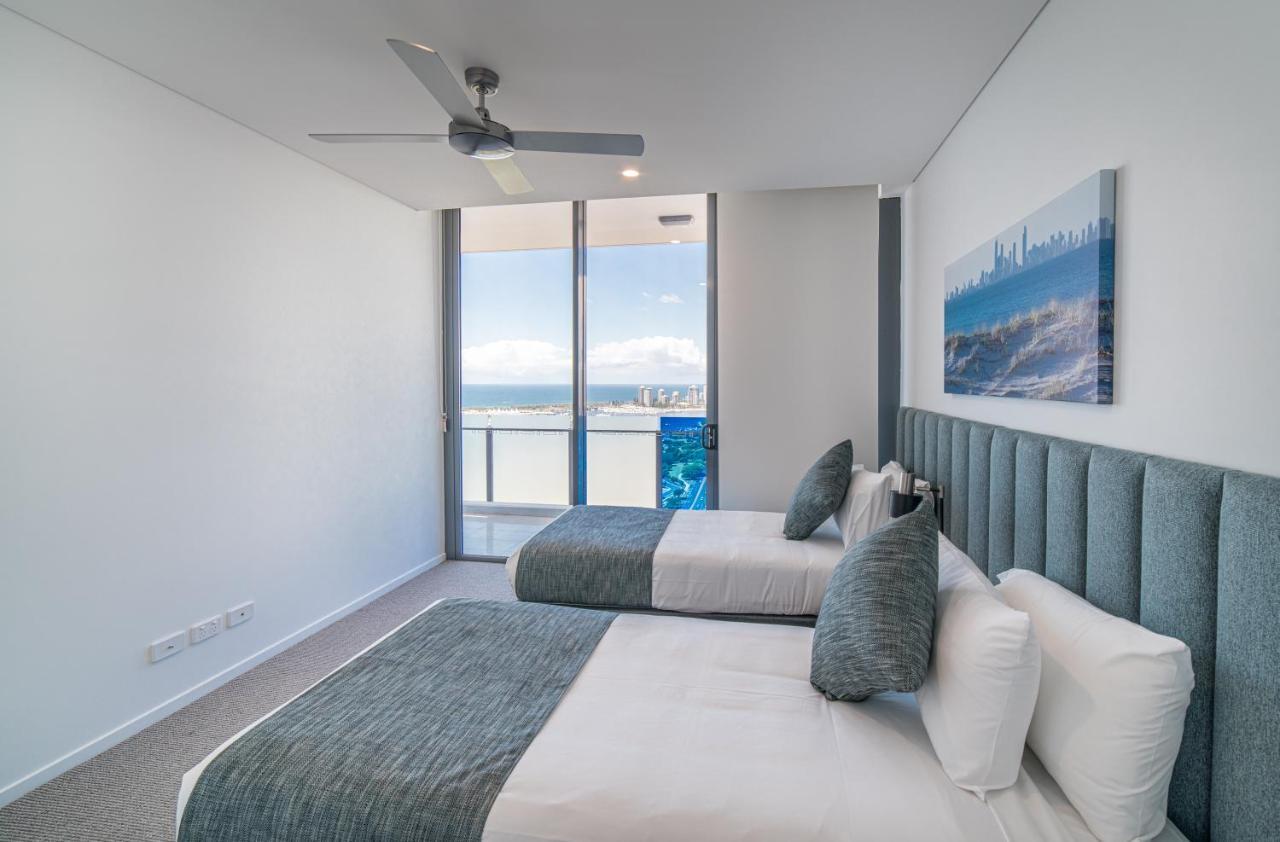 Sky Broadwater Apartments Southport ภายนอก รูปภาพ