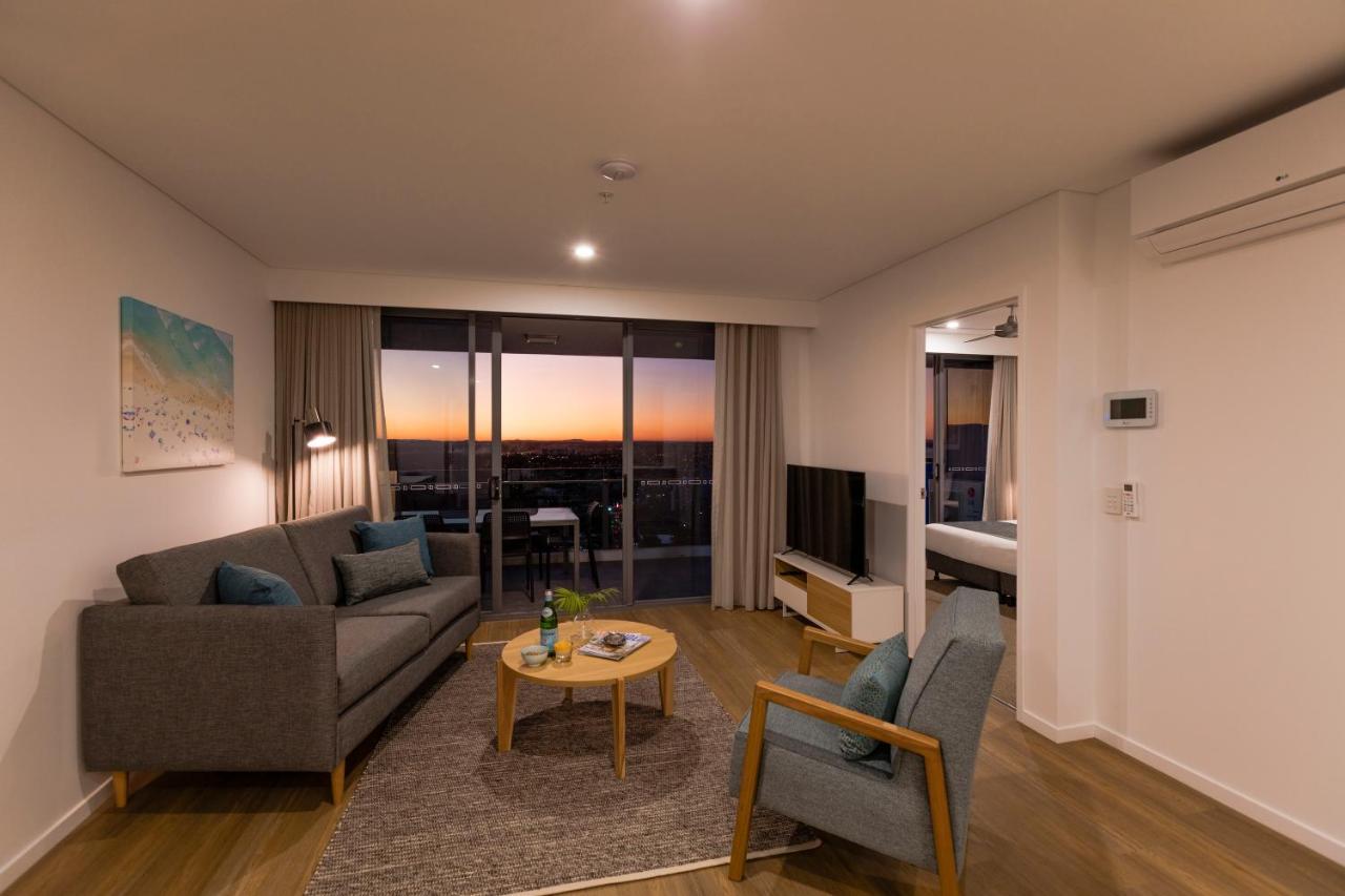 Sky Broadwater Apartments Southport ภายนอก รูปภาพ