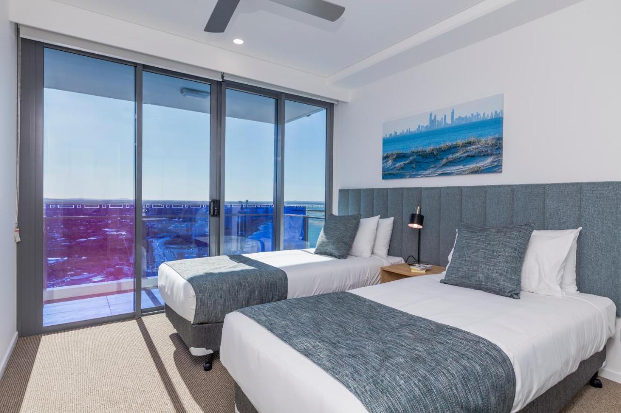 Sky Broadwater Apartments Southport ภายนอก รูปภาพ