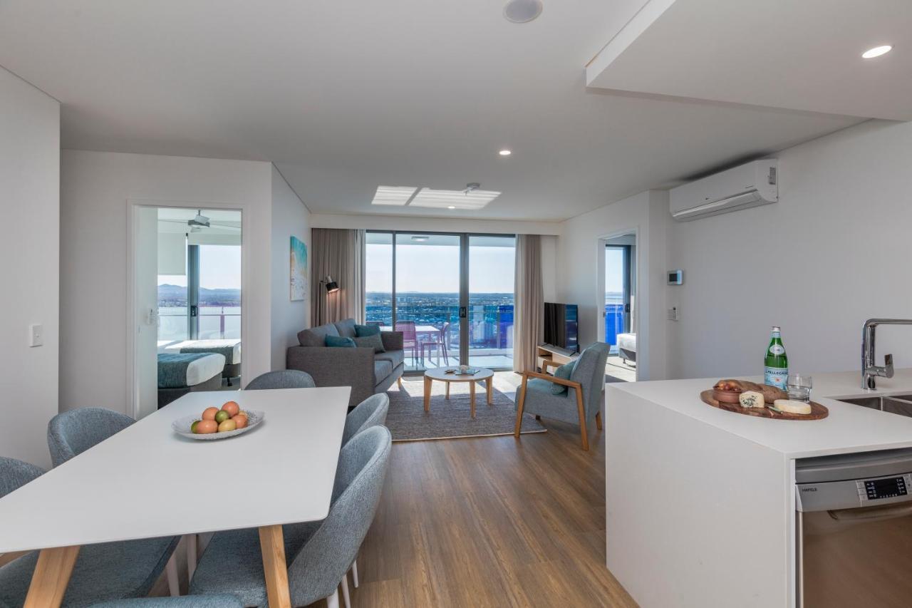 Sky Broadwater Apartments Southport ภายนอก รูปภาพ