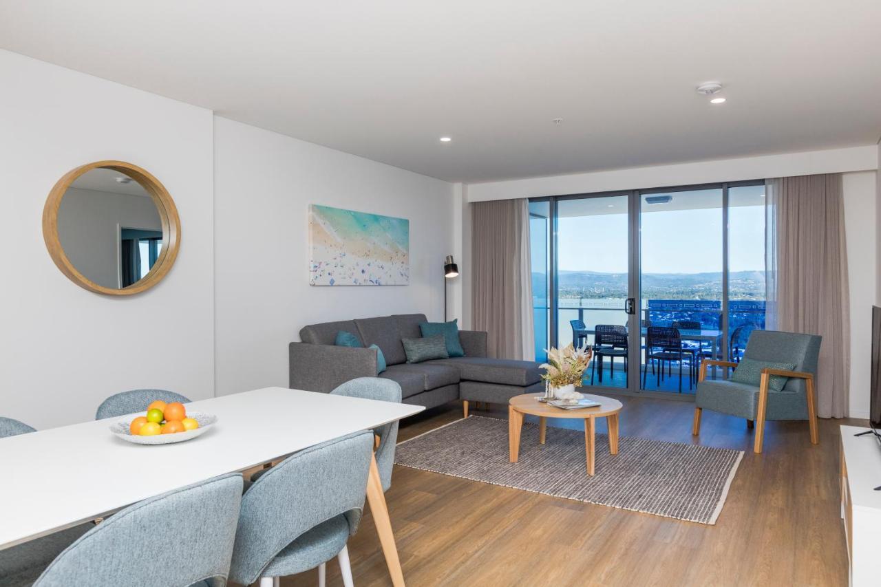 Sky Broadwater Apartments Southport ภายนอก รูปภาพ