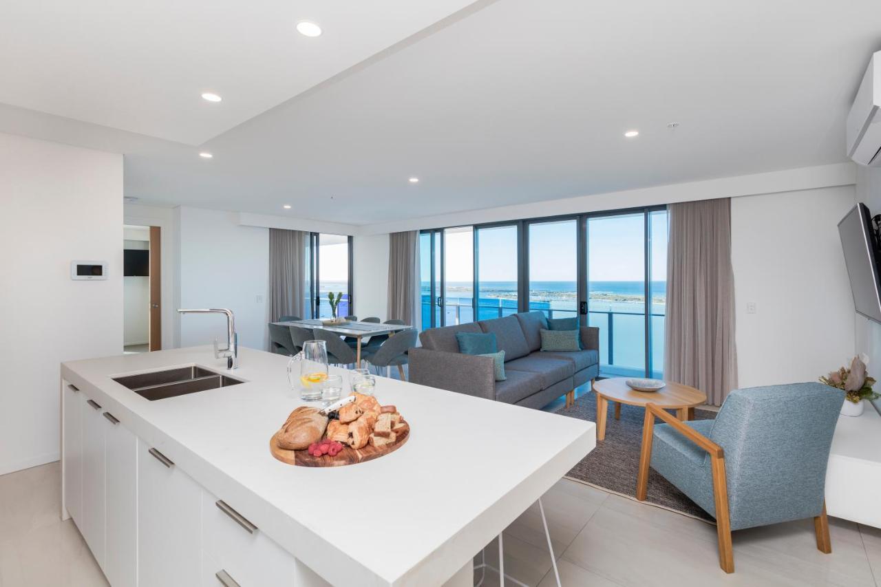 Sky Broadwater Apartments Southport ภายนอก รูปภาพ