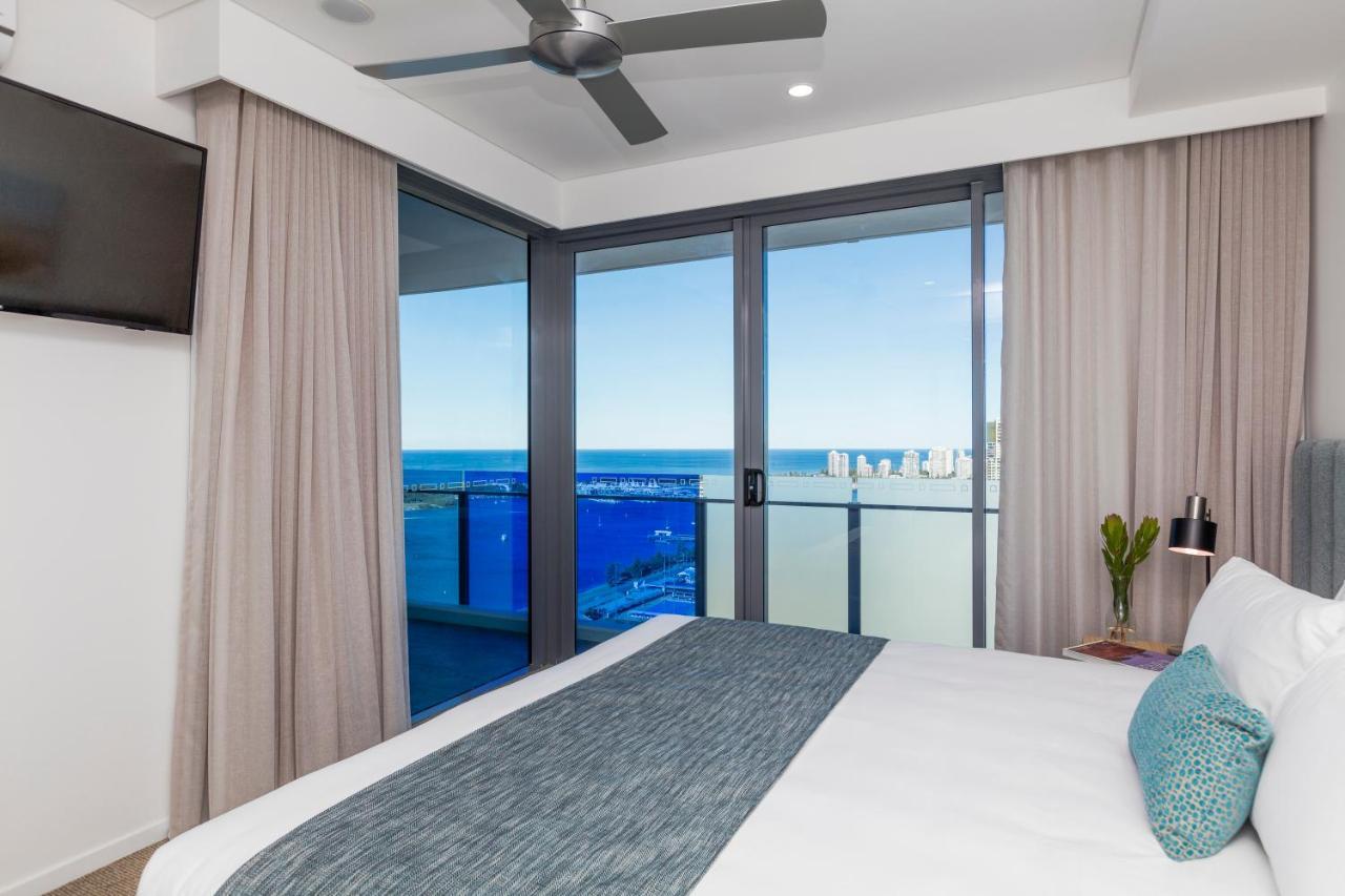 Sky Broadwater Apartments Southport ภายนอก รูปภาพ