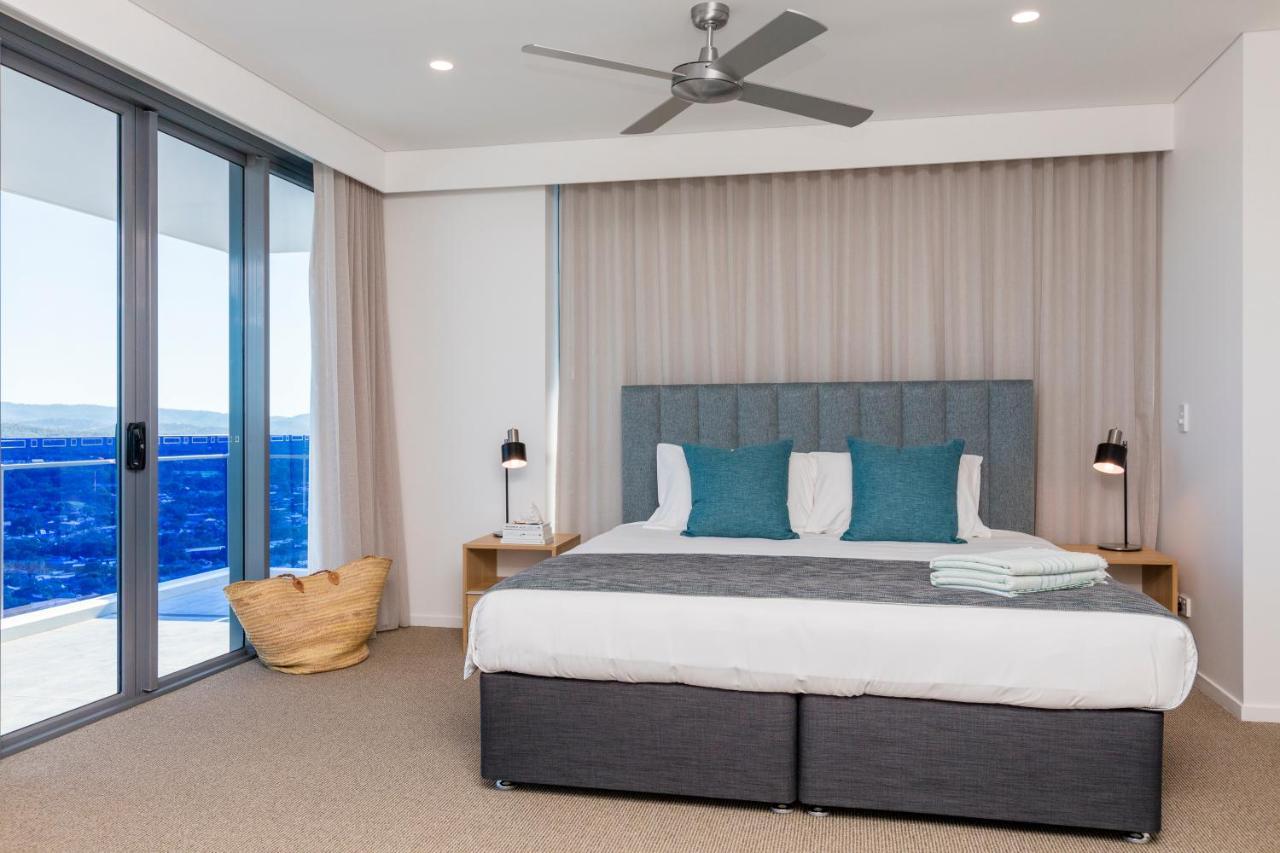 Sky Broadwater Apartments Southport ภายนอก รูปภาพ