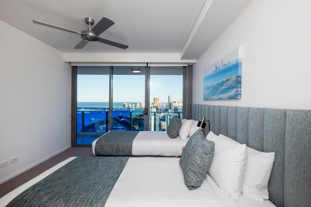 Sky Broadwater Apartments Southport ภายนอก รูปภาพ